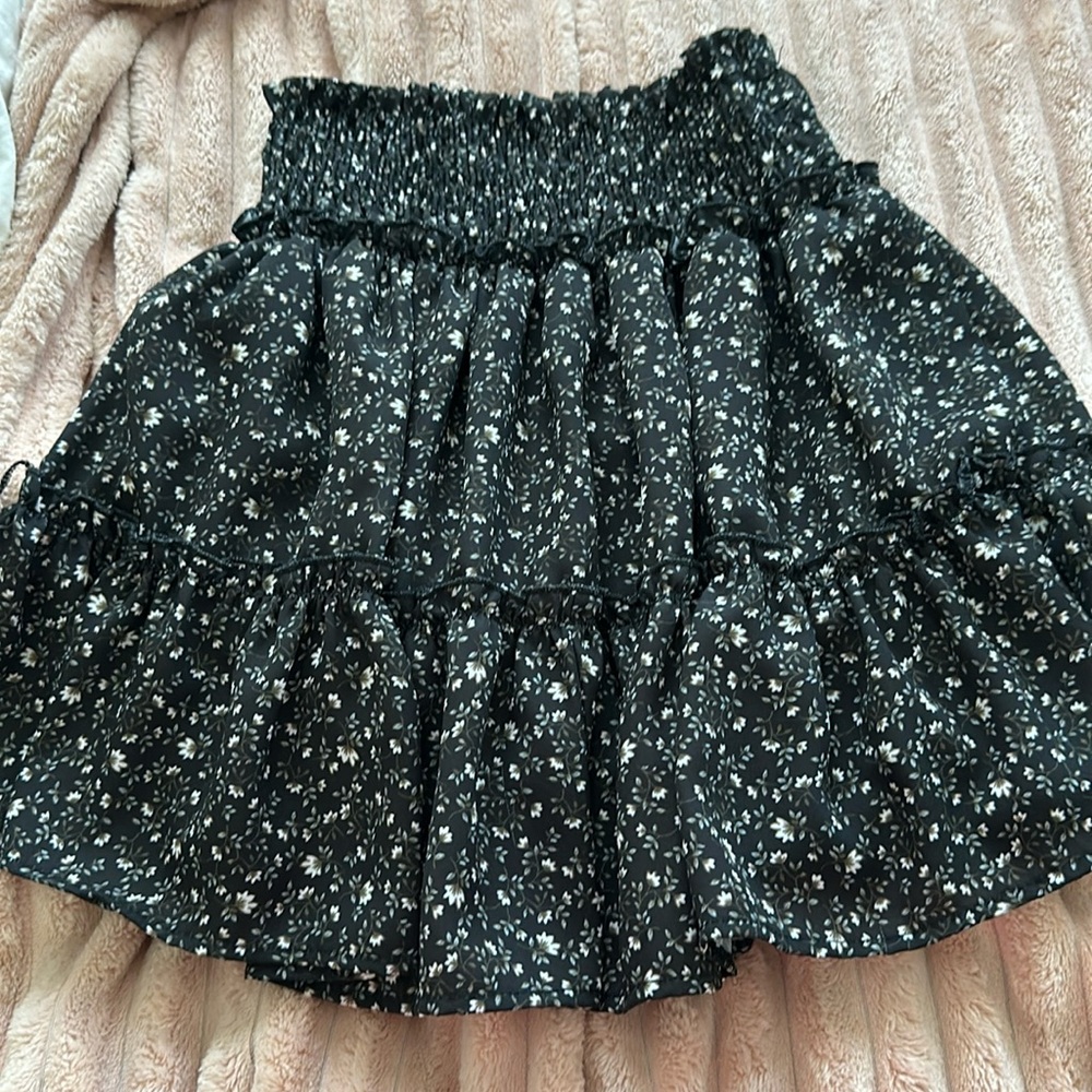 Altard state black flowered skirt